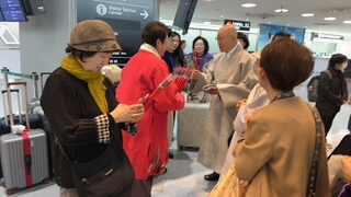 成田空港での歓迎